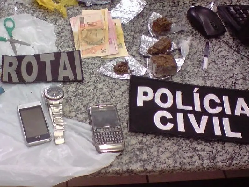 Polícia prende traficante e fecha boca de fumo em Coxim