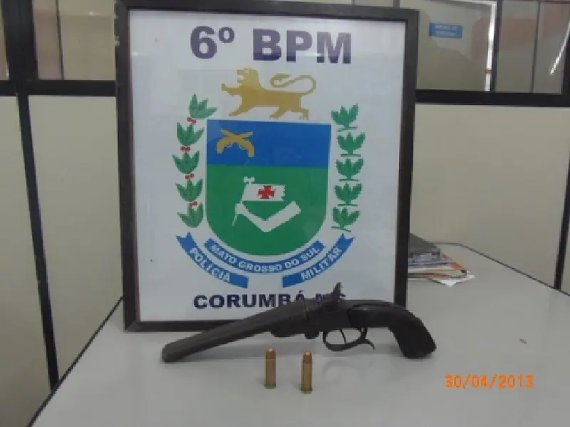 Moto roubada é recuperada e arma é apreendida em Corumbá