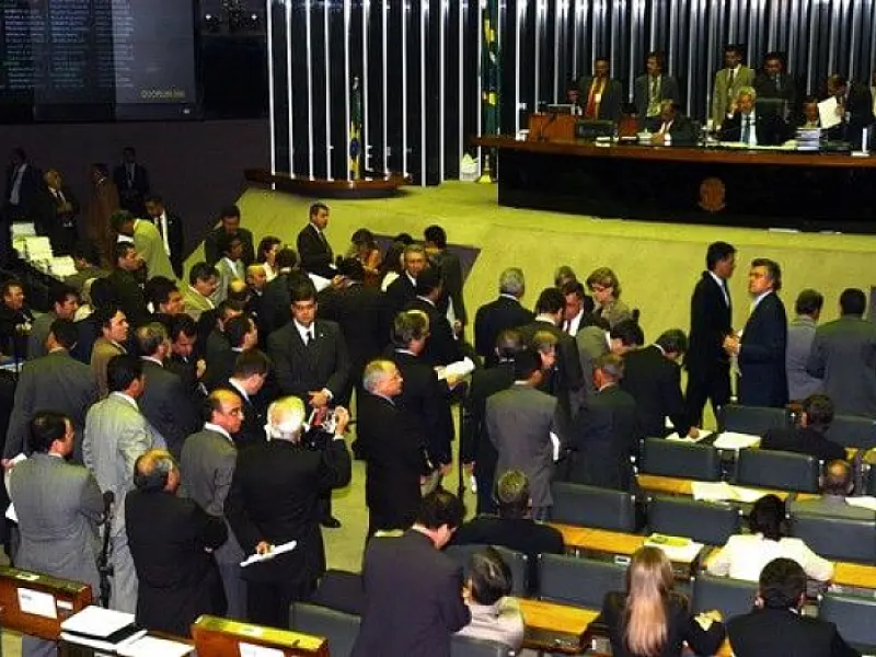 Câmara alivia pena para investigados no Conselho de Ética