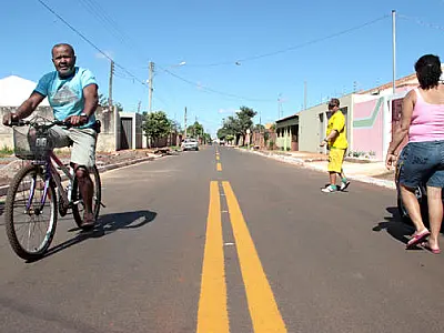 Governador inaugura 1ª etapa de obras em asfalto e drenagem no Aero Rancho