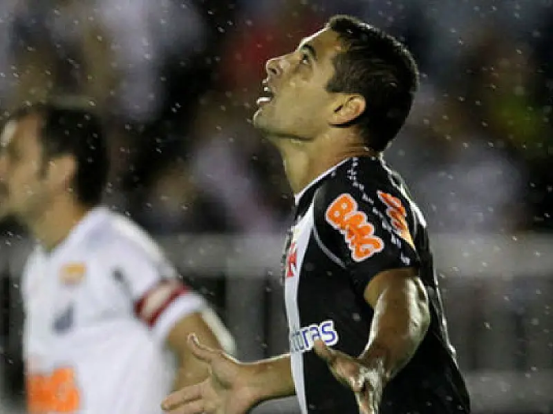 Vasco vence Santos por 2 a 0 no Rio