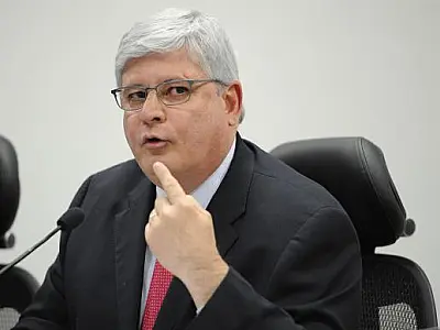 Dilma formaliza recondução de Janot ao cargo de procurador-geral