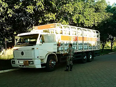 PMA apreende 584 botijões de gás transportados ilegalmente.