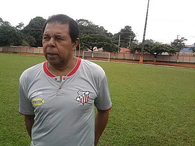 Mirandinha se apresenta ao Comercial e já comanda treino para fugir da crise