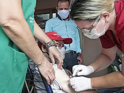 Vacinação contra a covid-19 com imunizante bivalente será dividida em cinco fases
