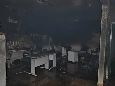 Bandidos incendeiam sede do Detran em Aral Moreira