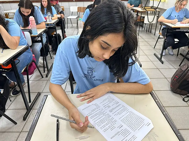 Simula SAEB é aplicado em dois dias para 14.662 alunos da REME