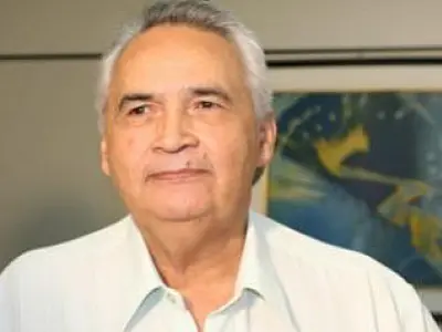Deputado Londres Machado faz a última sessão de quimioterapia
