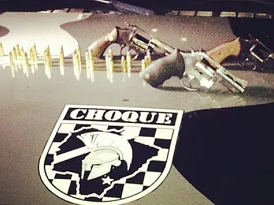 ROCAM prende suspeitos de roubo com armas e munições no Tiradentes