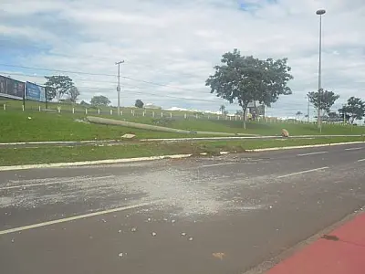 Jovem que capotou carro na Afonso Pena morre na Santa Casa