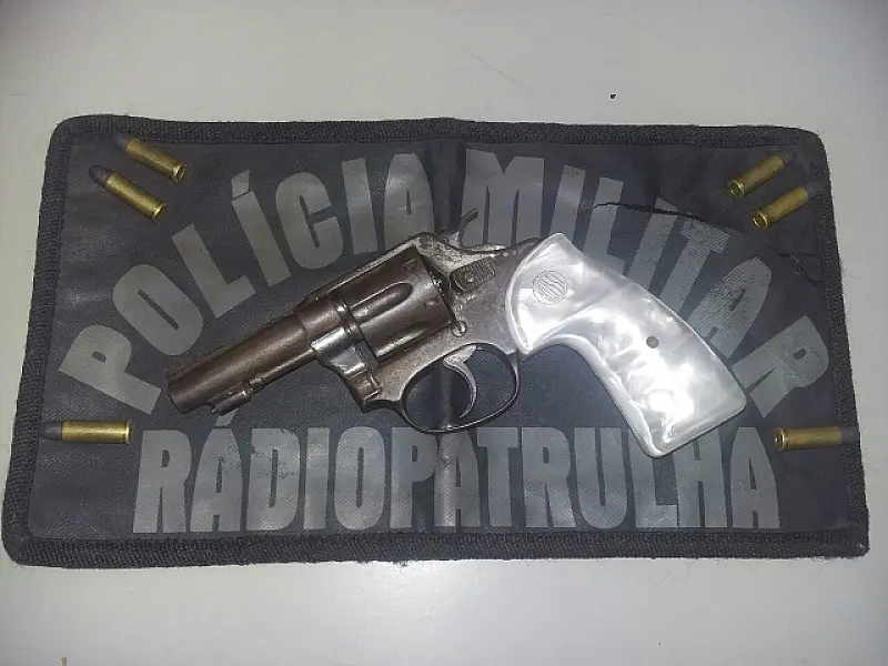 Homem é preso por porte ilegal de arma