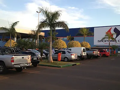 Cota de compras na fronteira sem imposto cai de 300 para 150 dólares
