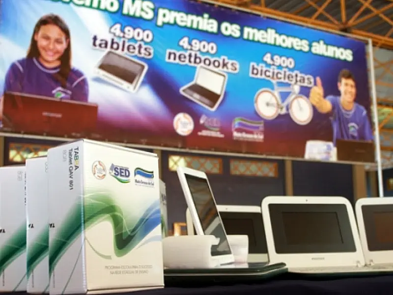 Governo entrega prêmios para alunos da rede estadual