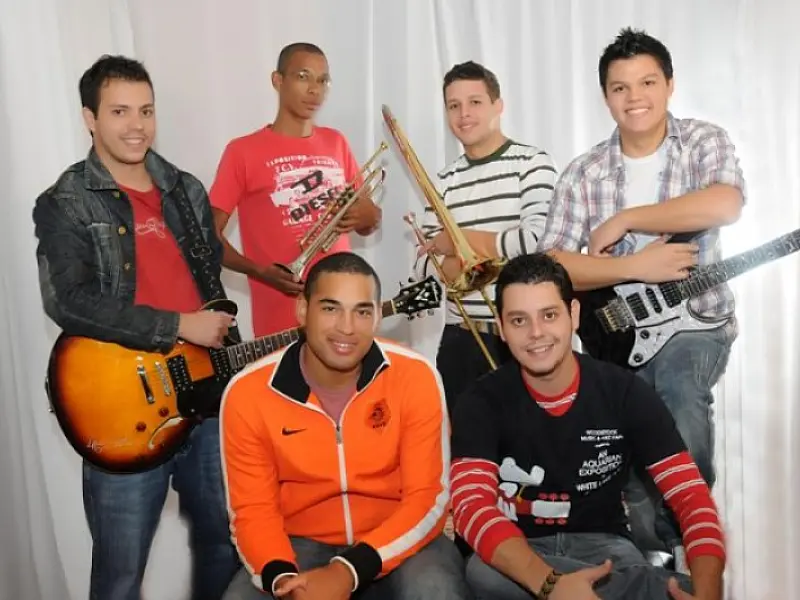 Som da Concha com Rodrigo Teixeira e Surfistas de Trem