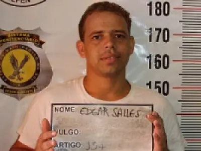 Homem é preso por porte ilegal de arma e identificado por assassinato de ex-mulher