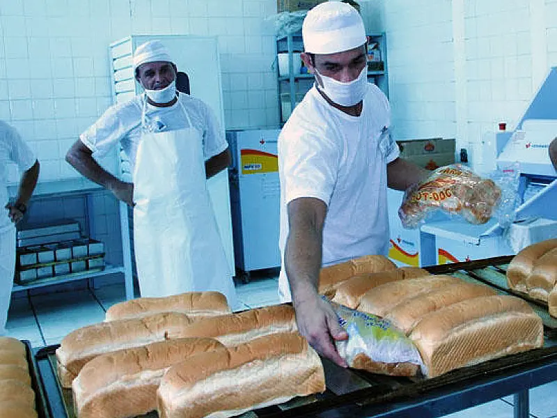 Na penitenciária de Dourados, reeducandos produzem 4 mil pães por dia