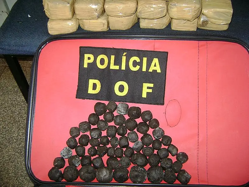 Jovem de 19 anos é presa transportando maconha e haxixe