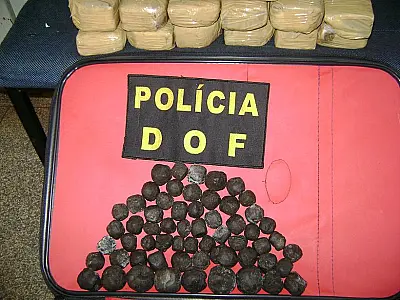 Jovem de 19 anos é presa transportando maconha e haxixe