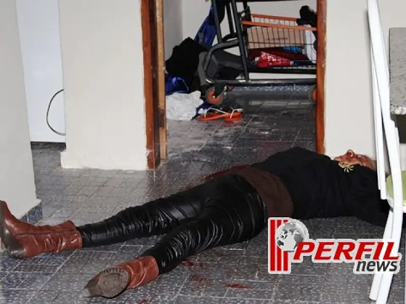 Mulher é morta a facadas dentro da sua casa em Três Lagoas