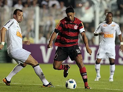 Disputa por Ronaldinho acirra partida entre Flamengo e Grêmio