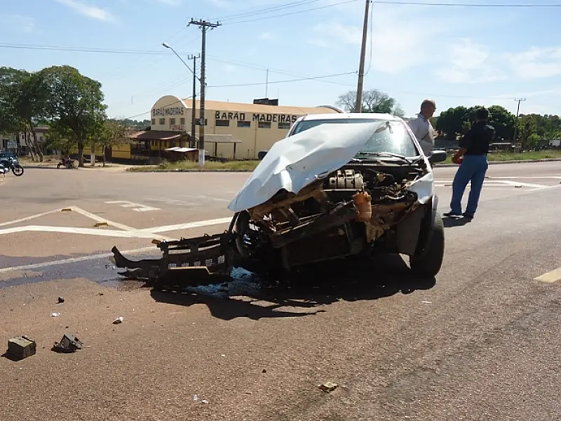 Colisão entre veículos na BR-163, em Coxim, não deixa feridos
