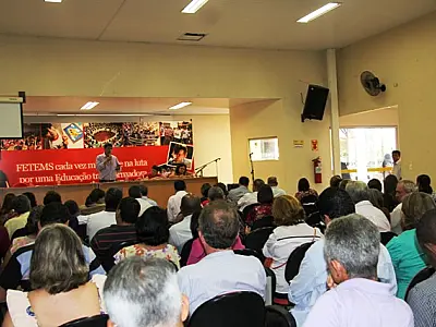 Trabalhadores em Educação definem datas de paralisação