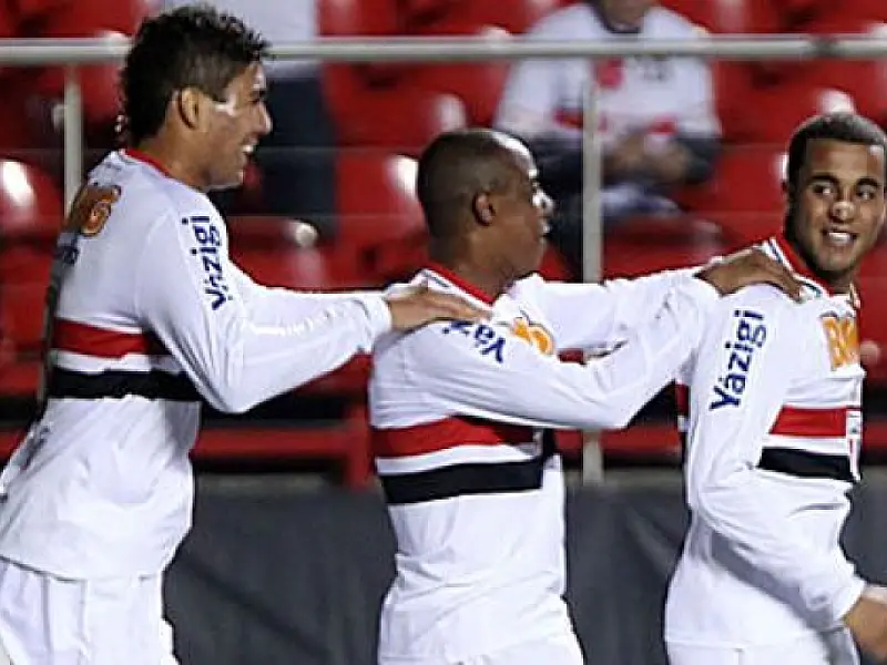 São Paulo acorda e define vaga em nove minutos contra Ceará