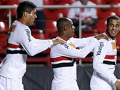 São Paulo acorda e define vaga em nove minutos contra Ceará