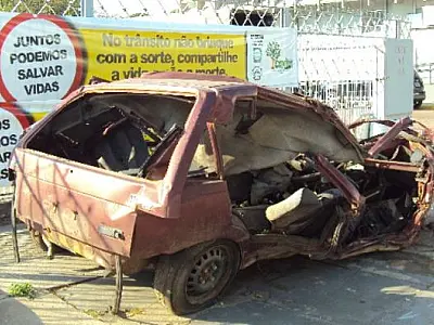 Veículos são expostos para conscientização em Coxim