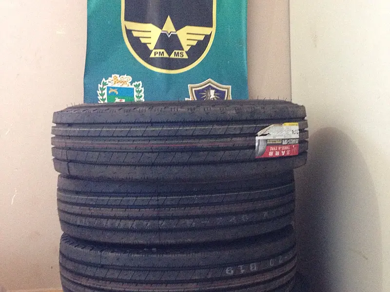 Polícia Militar Rodoviária apreende pneus na MS 164