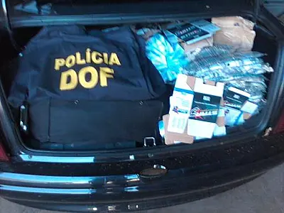 Apreendidos mais de 2 mil acessórios para pesca e 265kg de roupas em veículo