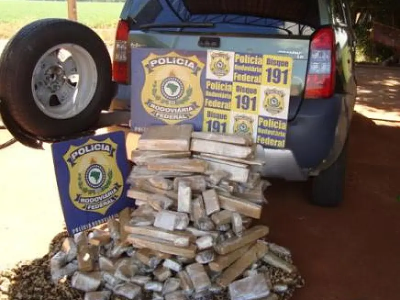Casal é preso com 72,7 kg de maconha em Ponta Porã
