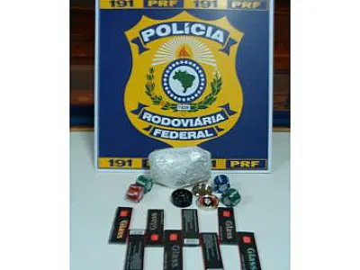 PRF prende jovem com maconha em ônibus