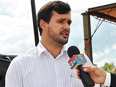 Prefeito de Paranhos baixa decreto reduzindo o próprio salário, do vice e secretários