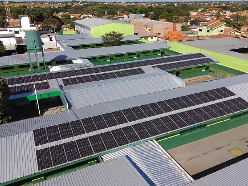 Placas solares e produção de energia limpa