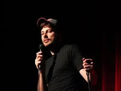 Danilo Gentili apresenta stand up hoje em Campo Grande