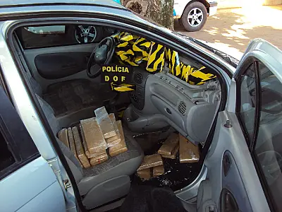 DOF apreende 118 tabletes de maconha dentro de assoalho de veículo