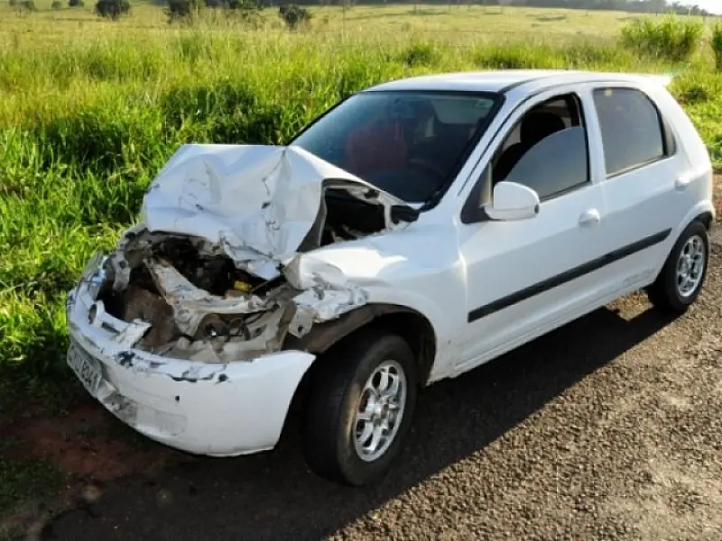 Motorista colide em traseira de caminhão na rodovia MS-276