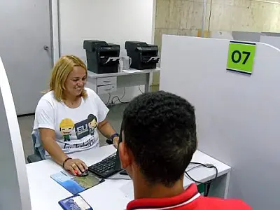 Empresas de telefonia e clínica oferecem vagas de trabalho na Funtrab
