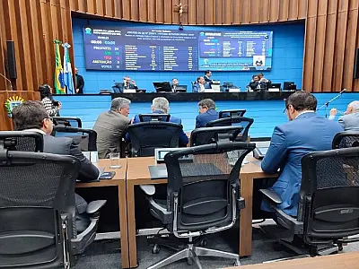 Parlamentares devem votar 17 propostas na sessão desta quinta-feira
