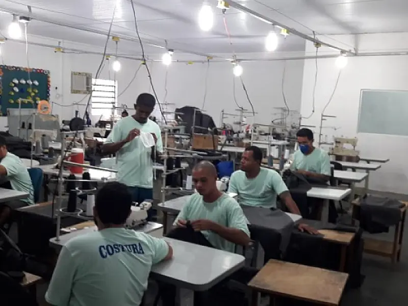 De máscara a álcool 70º, presídios de MS produzem materiais para hospitais na luta contra o coronavírus