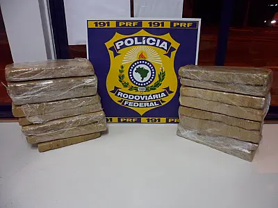 Quase 15 quilos de maconha são apreendidos dentro de bolsa