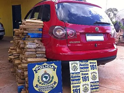 Polícia prende condutor e passageiro por transportar maconha em veículo furtado