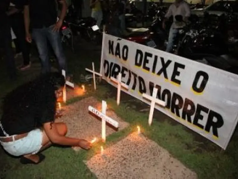 Estudantes protestam para salvar curso de Direito