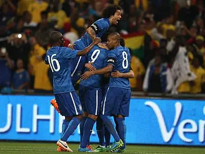 Com gols de Oscar, Neymar e Fernandinho, Brasil goleia África do Sul
