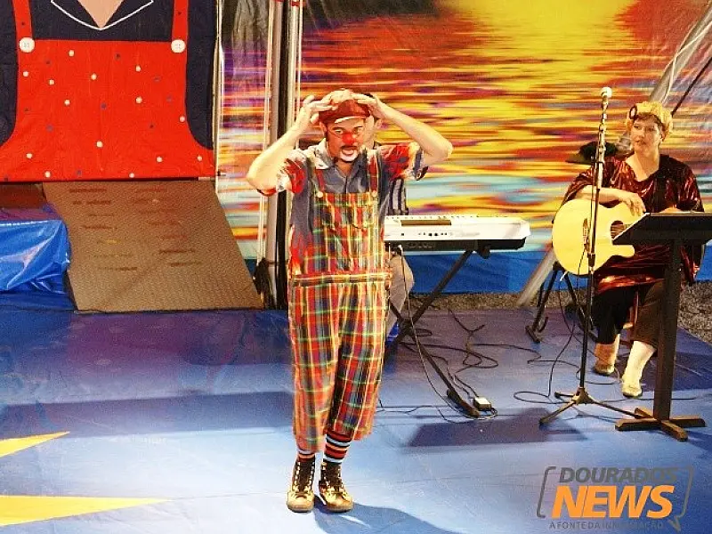 “Circo Espalhafatos” se apresenta em Dourados