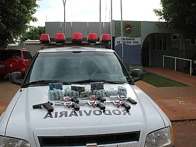 Gol carregado de armas, munições e cigarros contrabandeados é apreendido