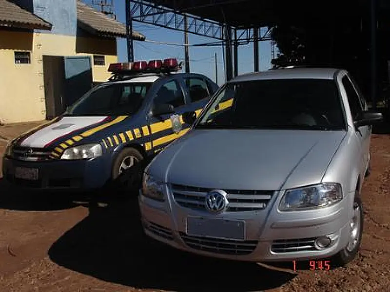 PRF recupera carro roubado em Ponta Porã