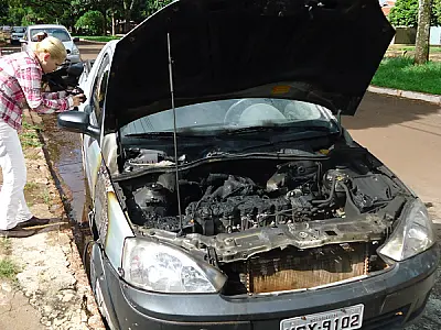 Carro é incendiado em Dourados; onda de ataques mobiliza polícia de MS