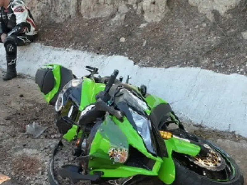 Motociclista tenta ultrapassagem e colide em caminhonete na BR-163